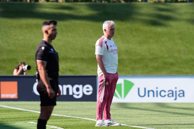 July 24, 2026, Valdebebas, Madrid, Spain: Jose Mourinho, head coach of Real Madrid, looks on during the Real Madrid training session held in collaboration with A.D. Alcorcon at Alfredo Di Stefano stadium on July 24, 2026, in Valdebebas, Madrid, Spain. Valdebebas Spain - ZUMAa181 20260724_zaa_a181_081 Copyright: xDennisxAgyemanx