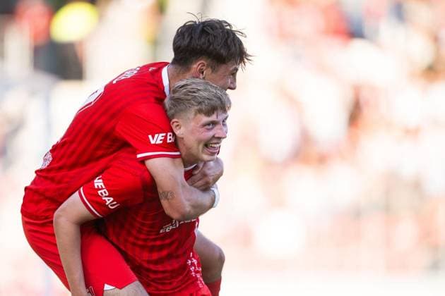 FUSSBALL REGIONALLIGA NORDOST - SAISON 2026-2027 - 1. SPIELTAG FC ROT WEISS ERFURT - BFC DYNAMO ** NUR FÜR REDAKTIONELLE ZWECKE ** EDITORIAL USE ONLY **<p>24 07 2026-Erfurt: Fussball Regionalliga Nordost 1. Spieltag Saison 2026-2027 Steigerwaldstadion FC Rot Weiss Erfurt - BFC Dynamo im Foto: Jubel nach dem Treffer zum 3:0 von Marco Wolf 10 (FC Rot-Weiß Erfurt). ( Deutschland Thueringen Erfurt Copyright: SaschaxFromm *** SOCCER REGIONAL LEAGUE NORTHEAST 2026–2027 SEASON, MATCHDAY 1: FC ROT WEISS ERFURT vs. BFC DYNAMO ** FOR EDITORIAL PURPOSES ONLY ** EDITORIAL USE ONLY ** July 24, 2026 Erfurt Soccer Regional League Northeast Matchday 1, 2026–2027 Season Steigerwaldstadion FC Rot-Weiss Erfurt vs. BFC Dynamo in the photo: Celebrations after Marco Wolf’s goal to make it 3–0 10 FC Rot-Weiss Erfurt Germany, Thuringia, Erfurt Copyright SaschaxFromm Copyright: SaschaxFromm doc86uxxqobkee18yw2pmda ,EDITORIAL USE ONLY