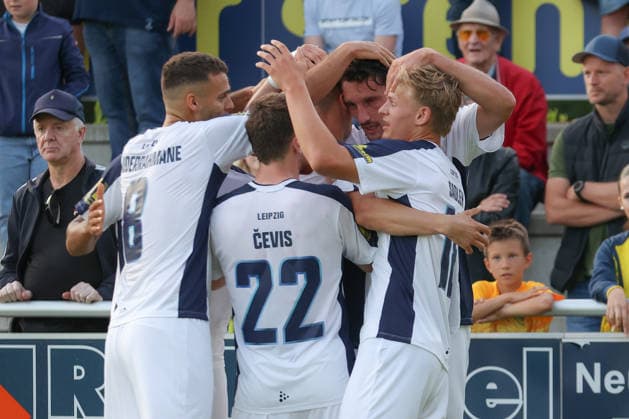 24.07.2026, xtgx, Fussball Regionalliga Nordost, FSV 63 Luckenwalde - 1. FC Lokomotive Leipzig, v.l. Ricky Bornschein (Lok Leipzig, 9) ubel, Torjubel, jubelt ueber das Tor, celebrate the goal, celebration (DFL DFB REGULATIONS PROHIBIT ANY USE OF PHOTOGRAPHS as IMAGE SEQUENCES and or QUASI-VIDEO) Luckenwalde *** July 24, 2026, xtgx, Northeast Regional League, FSV 63 Luckenwalde 1 FC Lokomotive Leipzig, from left: Ricky Bornschein (Lok Leipzig), 9 ubel, Goal celebration, celebrating the goal, DFL and DFB regulations prohibit any use of photographs as image sequences and or quasi-video. Luckenwalde