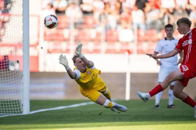 FUSSBALL REGIONALLIGA NORDOST - SAISON 2026-2027 - 1. SPIELTAG FC ROT WEISS ERFURT - BFC DYNAMO ** NUR FÜR REDAKTIONELLE ZWECKE ** EDITORIAL USE ONLY **<p>24 07 2026-Erfurt: Fussball Regionalliga Nordost 1. Spieltag Saison 2026-2027 Steigerwaldstadion FC Rot Weiss Erfurt - BFC Dynamo im Foto: Marco Wolf 10 (FC Rot-Weiß Erfurt) erzielt in dieser Szene den Treffer zum 3:0 für Erfurt. ( Deutschland Thueringen Erfurt Copyright: SaschaxFromm *** SOCCER REGIONAL LEAGUE NORTHEAST 2026–2027 SEASON, MATCHDAY 1: FC Rot Weiss Erfurt vs. BFC Dynamo ** FOR EDITORIAL PURPOSES ONLY ** EDITORIAL USE ONLY ** July 24, 2026 Erfurt Soccer Regional League Northeast Matchday 1, 2026–2027 Season Steigerwaldstadion FC Rot-Weiss Erfurt vs. BFC Dynamo (Photo by Marco Wolf) 10 FC Rot-Weiss Erfurt scores the goal to make it 3–0 for Erfurt, Germany, Thuringia, Erfurt. Copyright SaschaxFromm Copyright: SaschaxFromm doc86uxxqhczx0yl3kzo5n ,EDITORIAL USE ONLY