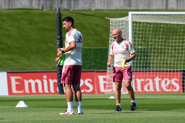 July 24, 2026, Valdebebas, Madrid, Spain: Antonio Pintus and Sami Khedira look on during the Real Madrid training session held in collaboration with A.D. Alcorcon at Alfredo Di Stefano stadium on July 24, 2026, in Valdebebas, Madrid, Spain. Valdebebas Spain - ZUMAa181 20260724_zaa_a181_102 Copyright: xDennisxAgyemanx