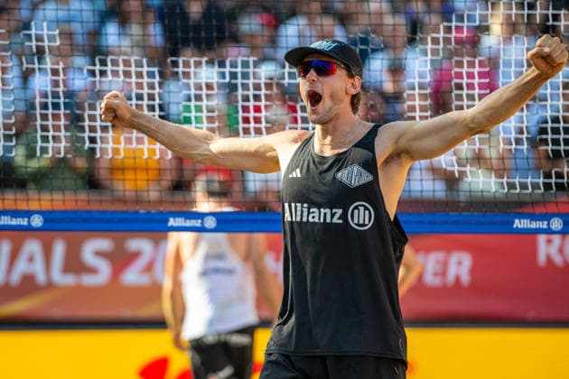 Eintracht Spontent (schwarz) gegen Hauptstadt Beacher (weiß) - Halbfinale Männer - Beach volleyball, Beachvolleyball - Die Finals 2026 (24.07.2026, Opernplatz (Hannover, GER), *** Eintracht Spontent (black) vs. Hauptstadt Beacher (white) Men s Beach Volleyball Semifinal, The Finals 2026, July 24, 2026, Opernplatz, Hanover, GER, Copyright: xJanxGuentherx