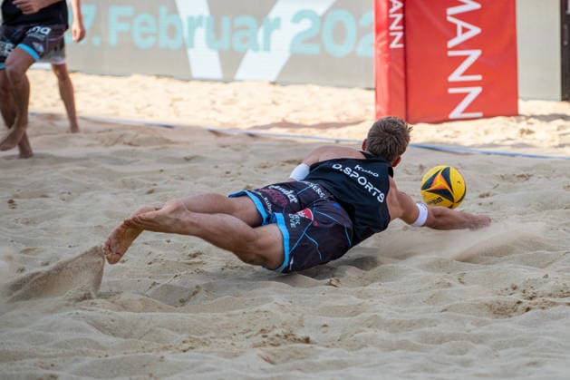 Eintracht Spontent (schwarz) gegen Hauptstadt Beacher (weiß) - Halbfinale Männer - Beach volleyball, Beachvolleyball - Die Finals 2026 (24.07.2026, Opernplatz (Hannover, GER), *** Eintracht Spontent (black) vs. Hauptstadt Beacher (white) Men s Beach Volleyball Semifinal, The Finals 2026, July 24, 2026, Opernplatz, Hanover, GER, Copyright: xJanxGuentherx