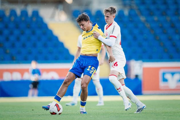 Testspiel: Eintracht Braunschweig vs. FC Southampton, 24.07.2026 Max Marie (Eintracht Braunschweig, 15), Taylor Harwood-Bellis (Southampton FC, 6) Zweikampf; Fußball, Testspiel: Eintracht Braunschweig vs. FC Southampton am 24.07.2026 im Eintracht-Stadion, Braunschweig DFL REGULATIONS PROHIBIT ANY USE OF PHOTOGRAPHS AS IMAGE SEQUENCES AND OR QUASI-VIDEO. *** Friendly Match: Eintracht Braunschweig vs. FC Southampton, July 24, 2026; Max Marie (Eintracht Braunschweig), 15; Taylor Harwood Bellis (Southampton FC), 6 Tackle, Soccer, Friendly Match: Eintracht Braunschweig vs. FC Southampton on July 24, 2026, at Eintracht Stadium, Braunschweig. DFL regulations prohibit any use of photographs as image sequences and or quasi-video. Copyright: xBEAUTIFULxSPORTS Tonhäuserx