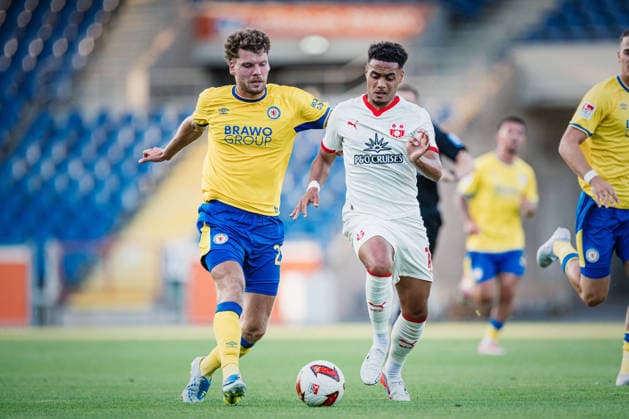 Testspiel: Eintracht Braunschweig vs. FC Southampton, 24.07.2026 Kevin Ehlers (Eintracht Braunschweig, 21) gegen Lewis Dobbin (Southampton FC, 11); Fußball, Testspiel: Eintracht Braunschweig vs. FC Southampton am 24.07.2026 im Eintracht-Stadion, Braunschweig DFL REGULATIONS PROHIBIT ANY USE OF PHOTOGRAPHS AS IMAGE SEQUENCES AND OR QUASI-VIDEO. *** Friendly Match: Eintracht Braunschweig vs. FC Southampton, July 24, 2026; Kevin Ehlers (Eintracht Braunschweig), 21, vs. Lewis Dobbin (Southampton FC), 11 Soccer, Friendly Match: Eintracht Braunschweig vs. FC Southampton on July 24, 2026, at Eintracht Stadium, Braunschweig. DFL regulations prohibit any use of photographs as image sequences and or quasi-video. Copyright: xBEAUTIFULxSPORTS Tonhäuserx