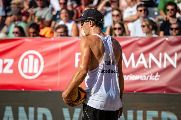 Eintracht Spontent (schwarz) gegen Hauptstadt Beacher (weiß) - Halbfinale Männer - Beach volleyball, Beachvolleyball - Die Finals 2026 (24.07.2026, Opernplatz (Hannover, GER), *** Eintracht Spontent (black) vs. Hauptstadt Beacher (white) Men s Beach Volleyball Semifinal, The Finals 2026, July 24, 2026, Opernplatz, Hanover, GER, Copyright: xJanxGuentherx