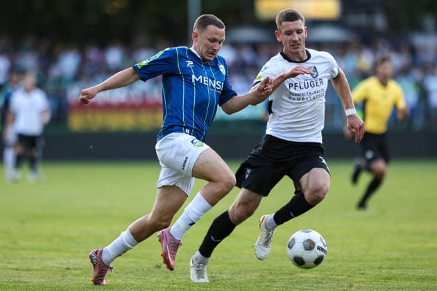 2026.07.24, xkwix, Fußball, Krombacher Westfalenpokal, FC Gütersloh - SC Wiedenbrück, NRG24 Stadion im Heidewald, 1.Runde, Saison 2026 2027: Phil Beckhoff (FC Gütersloh 8) im Zweikampf gegen Maik Amedick (SC Wiedenbrück 11) DFB regulations prohibit any use of photographs as image sequences and or quasi-video. Photo: xKamilxWilkowskixPressefotoKochx Nordrhein-Westfalen Deutschland *** July 24, 2026, xkwix, Soccer, Krombacher Westfalen Cup, FC Gütersloh vs. SC Wiedenbrück, NRG24 Stadium in Heidewald, Round 1, 2026–2027 Season: Phil Beckhoff (FC Gütersloh 8) in a tackle against Maik Amedick (SC Wiedenbrück 11). DFB regulations prohibit any use of photographs as image sequences and or quasi-video. Photo: xKamilxWilkowskixPressefotoKochx, North Rhine-Westphalia, Germany