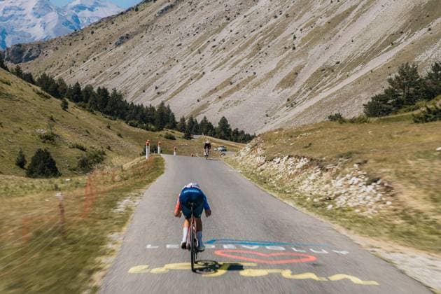 Tour de France 2026 PHOTOPQR LE DAUPHINE Jean-Baptiste BORNIER ; Huez ; 24 07 2026 ; Gap (Hautes-Alpes), le vendredi 24 juillet 2026. Etape 19 du Tour de France entre Gap (Hautes-Alpes) et l Alpe-d huez (Isère). En descente les coureurs peuvent attendre plus de 100km h. Photo : Le DL Jean-Baptiste Bornier 113th edition of the Tour de France cycling race. *** Local Caption *** Huez Isère Rhône-Alpes FRANCE  Copyright: xPHOTOPQR LExDAUPHINE MAXPPPxJean-BaptistexBORNIERx 20260724JDL9132 20260724JDL9132