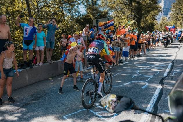 Tour de France 2026 PHOTOPQR LE DAUPHINE Jean-Baptiste BORNIER ; Huez ; 24 07 2026 ; Huez (Isère), le vendredi 24 juillet 2026. Etape 19 du Tour de France entre Gap (Hautes-Alpes) et l Alpe-d huez (Isère). Les bords de route de la montée à l Alpe d Huez étaient noir de monde. Photo : Le DL Jean-Baptiste Bornier 113th edition of the Tour de France cycling race. *** Local Caption *** Huez Isère Rhône-Alpes FRANCE  Copyright: xPHOTOPQR LExDAUPHINE MAXPPPxJean-BaptistexBORNIERx 20260724JDL9163 20260724JDL9163