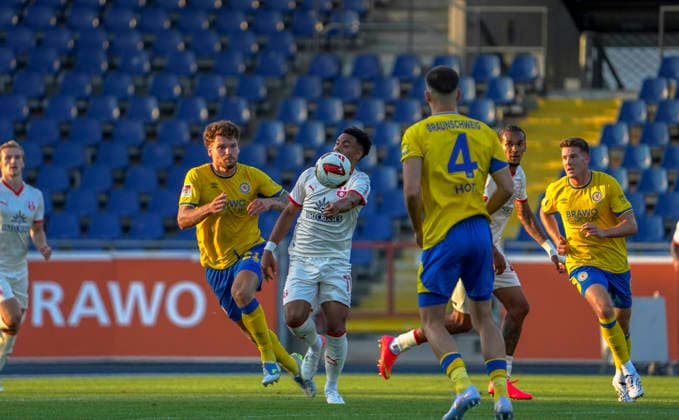 Deutschland: Fussball Testspiel Vereine 2026 2027, Freundschaftsspiel Eintracht Braunschweig vs Southampton FC Eintracht-Stadion (Braunschweig): Kevin Ehlers (Eintracht Braunschweig, 21) Braunschweig *** Germany Soccer Friendly Matches Clubs 2026 2027, Friendly Match Eintracht Braunschweig vs. Southampton FC, Eintracht Stadium Braunschweig, Kevin Ehlers, Eintracht Braunschweig, 21 Braunschweig Copyright: xAymanxAlahmedx