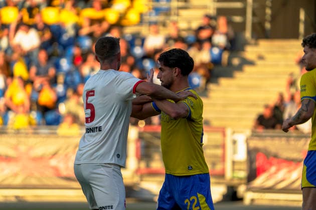 Deutschland: Fussball Testspiel Vereine 2026 2027, Freundschaftsspiel Eintracht Braunschweig vs Southampton FC Eintracht-Stadion (Braunschweig): Fabio Di Michele Sanchez (Eintracht Braunschweig, 22) Jack Stephens (Southampton FC, 5) Braunschweig *** Germany Soccer Friendly Matches 2026 2027, Friendly Match: Eintracht Braunschweig vs. Southampton FC, Eintracht Stadium, Braunschweig, Fabio Di Michele Sanchez (Eintracht Braunschweig), 22 Jack Stephens (Southampton FC), 5 Braunschweig Copyright: xAymanxAlahmedx