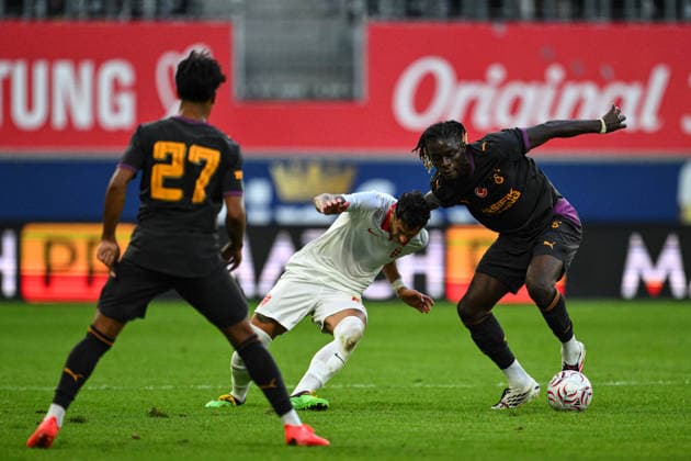 Galatasaray v Monza - Friendly LINZ, AUSTRIA - JULY 24: Lesley Ugochukwu (R) of Galatasaray in action during a preseason friendly against Italy s Monza at Raiffeisen Arena in Linz, Austria, on July 24, 2026. Akin Celiktas Anadolu Linz Austria. Editorial use only. Please get in touch for any other usage.  Copyright: x2026xAnadoluxAkinxCeliktasx
