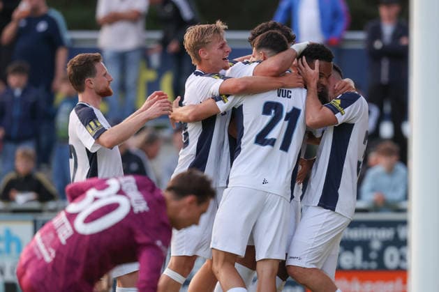 24.07.2026, xtgx, Fussball Regionalliga Nordost, FSV 63 Luckenwalde - 1. FC Lokomotive Leipzig, v.l. Ayodele Adetula (Lok Leipzig, 11) Jubel, Torjubel, jubelt ueber das Tor, celebrate the goal, celebration (DFL DFB REGULATIONS PROHIBIT ANY USE OF PHOTOGRAPHS as IMAGE SEQUENCES and or QUASI-VIDEO) Luckenwalde *** July 24, 2026, xtgx, Northeast Regional League, FSV 63 Luckenwalde 1 FC Lokomotive Leipzig, from left: Ayodele Adetula (Lok Leipzig), 11 celebrating, Goal celebration, celebrating the goal, DFL and DFB regulations prohibit any use of photographs as image sequences and or quasi-video. Luckenwalde