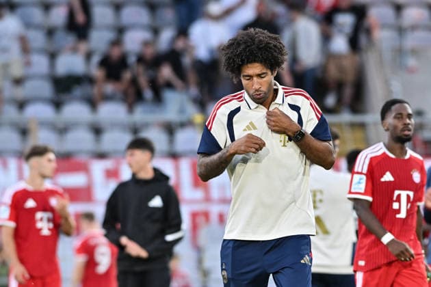 Regionalliga Bayern; FC Bayern München II - SC Eltersdorf; 24.07.2026 MUNICH, GERMANY - 24. JULY: im Bild ein nachdenklicher DANTE Bonfim Costa Santos Cheftrainer FC Bayern München II Einzelfoto Freisteller nach dem Match der Regionalliga Bayern zwischen den Amateuren des FC Bayern München und dem SC Eltersdorf am 1. Spieltag im Grünwalder Stadion *** Bavarian Regional League: FC Bayern Munich II vs. SC Eltersdorf, July 24, 2026, MUNICH, GERMANY July 24. Pictured: a pensive DANTE Bonfim Costa Santos, head coach of FC Bayern Munich II. Isolated photo taken after the Bavarian Regional League match between the FC Bayern Munich reserves and SC Eltersdorf on Matchday 1 at Grünwalder Stadium. Copyright: xBEAUTIFULxSPORTS Goldbergx
