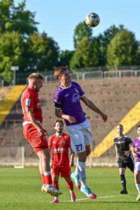 Regionalliga Bayern: TSV Schwaben Augsburg vs TSV Buchbach, Augsburg, 24.07.2026 Kopfballduell zwischen Michael Schäfer (TSV Schwaben Augsburg, 27) und Tobias Sztaf (TSV Buchbach, 28) , Augsburg, 24.07.2026 - 1. Spieltag der Regionalliga Bayern, TSV Schwaben Augsburg gegen TSV Buchbach, Augsburg, Rosenaustadion *** Bavarian Regional League: TSV Schwaben Augsburg vs. TSV Buchbach, Augsburg, July 24, 2026. Heading duel between Michael Schäfer (TSV Schwaben Augsburg, 27) and Tobias Sztaf (TSV Buchbach, 28), Augsburg, July 24, 2026 Matchday 1 of the Bavarian Regional League, TSV Schwaben Augsburg vs. TSV Buchbach, Augsburg, Rosenaustadion Copyright: xBEAUTIFULxSPORTS Märklx