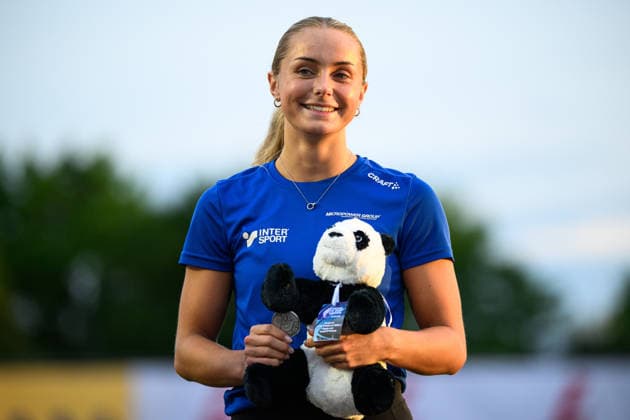 260724 Wilma Svenson, IFK Växjö, jublar efter damernas 100 m under dag 1 av friidrotts-SM den 24 juli 2026 i Uppsala. *** July 24, 2026: Wilma Svenson of IFK Växjö celebrates after the women’s 100-meter race on Day 1 of the Swedish Track and Field Championships on July 24, 2026, in Uppsala  Copyright: ARONxBROMAN BB260724AM091