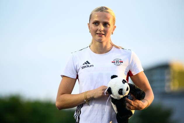 260724 Nora Lindahl, Hässelby SK, jublar efter damernas 100 m under dag 1 av friidrotts-SM den 24 juli 2026 i Uppsala. *** July 24, 2026: Nora Lindahl of Hässelby SK celebrates after the women’s 100-meter race on Day 1 of the Swedish Track and Field Championships in Uppsala  Copyright: ARONxBROMAN BB260724AM092