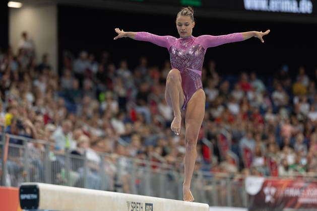Deutsche Meisterschaften im Gerätturnen 2026, Mehrkampf Frauen Jessica Schlegel (TuG Leipzig) am Schwebebalken. Deutsche Meisterschaften im Gerätturnen, Mehrkampf Frauen, am 24. Juli 2026 in der ZAG-Arena in Hannover., Hannover Niedersachsen Deutschland ZAG Arena *** 2026 German Artistic Gymnastics Championships, Women’s All-Around: Jessica Schlegel of TuG Leipzig on the balance beam. German Artistic Gymnastics Championships, Women’s All-Around, on July 24, 2026, at the ZAG Arena in Hanover, Hanover, Lower Saxony, Germany. ZAG Arena