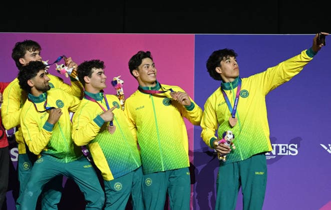 COM26 ARTISTIC GYMNASTICS, Team Australia pose during the medal ceremony after winning bronze in the Artistic Gymnastics Men s Team Final during the Glasgow 2026 Commonwealth Games at the Glasgow International Arena in Glasgow, Scotland, Friday, July 24, 2026. ( NO ARCHIVING, EDITORIAL USE ONLY Glasgow Scotland United Kingdom  Copyright: xLUKASxCOCHx 20260725169176536797