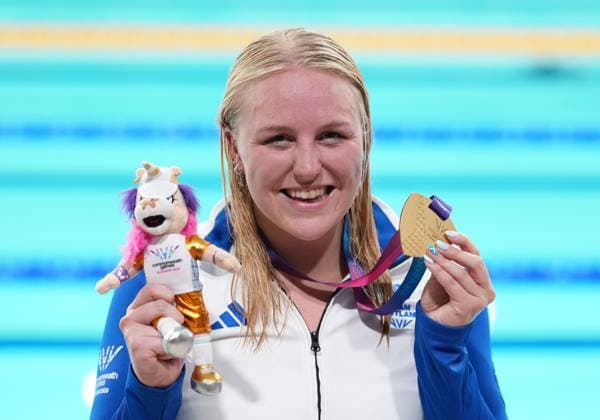 Faye Rogers of Scotland poses with her gold medal after winning the Women s 200m Individual Medley SM10 event. Glasgow 2026 Commonwealth Games, Day Two, Glasgow, Scotland, UK - 24 Jul 2026Glasgow Scotland United Kingdom  Copyright: xStuartxWallace Shutterstockx 17002358ao