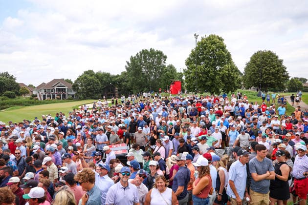 Spectators gather near the seventh tee during the second round of the 2026 3M Open at TPC Twin Cities on July 24, 2026 in Blaine, Minnesota. CSM Blaine USA - ZUMAc04_ 20260724_zma_c04_116 Copyright: xStevenxGarciax