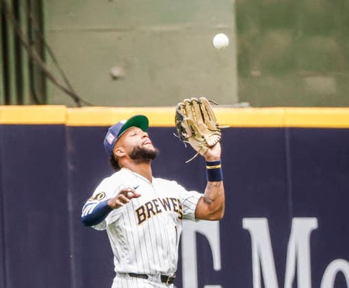 Milwaukee Brewers left fielder Jackson Chourio catches a fly ball hit by Colorado Rockies center fielder Cole Carrigg in the third inning of the MLB, Baseball Herren, USA game between the Colorado Rockies and the Milwaukee Brewers at American Family Field in Milwaukee, Wisconsin on Friday July 24, 2026.  MIL20260724815 TANNENxMAURY