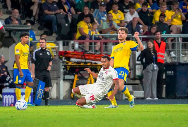 Deutschland: Fussball Testspiel Vereine 2026 2027, Freundschaftsspiel Eintracht Braunschweig vs Southampton FC Eintracht-Stadion (Braunschweig): Kevin Ehlers (Eintracht Braunschweig, 21) Cameron Archer (Southampton FC, 19) Braunschweig *** Germany Soccer Friendly Matches 2026 2027, Friendly Match: Eintracht Braunschweig vs. Southampton FC, Eintracht Stadium, Braunschweig, Kevin Ehlers (Eintracht Braunschweig), 21; Cameron Archer (Southampton FC), 19; Braunschweig Copyright: xAymanxAlahmedx