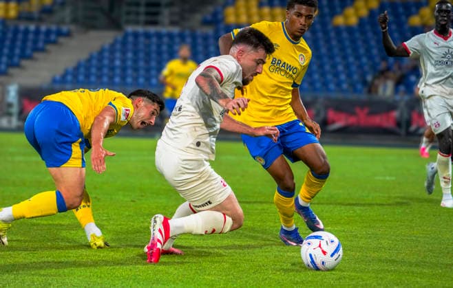 Deutschland: Fussball Testspiel Vereine 2026 2027, Freundschaftsspiel Eintracht Braunschweig vs Southampton FC Eintracht-Stadion (Braunschweig): Robin Heußer Robin Heusser (Eintracht Braunschweig, 30) Braunschweig *** Germany Soccer Friendly Matches Clubs 2026 2027, Friendly Match Eintracht Braunschweig vs. Southampton FC Eintracht Stadium Braunschweig Robin Heußer Robin Heusser Eintracht Braunschweig, 30 Braunschweig Copyright: xAymanxAlahmedx
