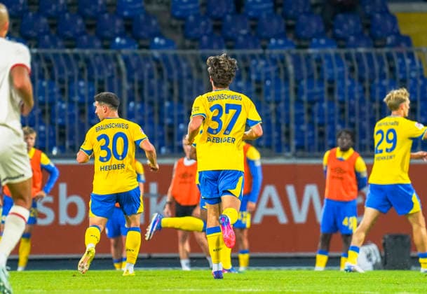Deutschland: Fussball Testspiel Vereine 2026 2027, Freundschaftsspiel Eintracht Braunschweig vs Southampton FC Eintracht-Stadion (Braunschweig): Sidney Raebiger (Eintracht Braunschweig, 37) Braunschweig *** Germany Soccer Friendly Matches 2026 2027, Friendly Match: Eintracht Braunschweig vs. Southampton FC, Eintracht Stadium, Braunschweig, Sidney Raebiger, Eintracht Braunschweig, 37, Braunschweig Copyright: xAymanxAlahmedx