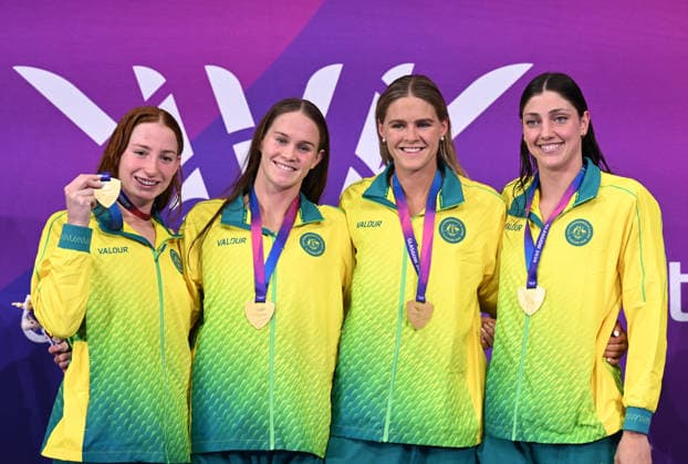 COM26 SWIMMING FINALS, (L-R) Mollie O Callaghan, Alex Perkins, Shayna Jack and Meg Harris of Australia during the medal ceremony after winning Gold in the Women™s 4 x 100m Freestyle Relay Final during the Glasgow 2026 Commonwealth Games at the Tollcross International Swimming Centre in Glasgow, Scotland, Friday, July 24, 2026. ( NO ARCHIVING, EDITORIAL USE ONLY Glasgow Scotland United Kingdom  Copyright: xDEANxLEWINSx 20260725195859436664