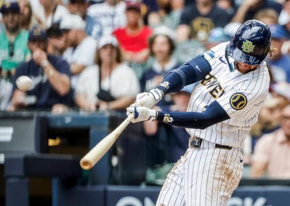 Milwaukee Brewers second baseman Brice Turang hits a home run in the fifth inning of the MLB, Baseball Herren, USA game between the Colorado Rockies and the Milwaukee Brewers at American Family Field in Milwaukee, Wisconsin on Friday July 24, 2026.  MIL20260724821 TANNENxMAURY