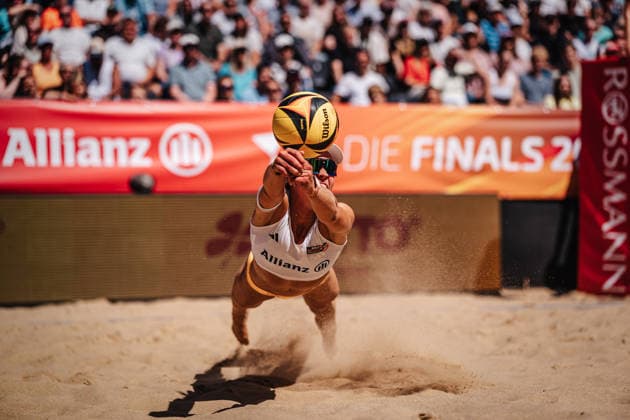 Beachvolleyball Frauen Allianz German Beach Club Finals Die Finals 2026 Hannover Eintracht Spontent vs. Berlin Reciycling Volleys 24.07.2026 Melanie Paul springt zum Ball Hannover Opernplatz Niedersachsen Deutschland *** Women s Beach Volleyball Allianz German Beach Club Finals The 2026 Finals Hannover Eintracht Spontent vs. Berlin Recycling Volleys July 24, 2026 Melanie Paul jumps for the ball Hannover Opernplatz Lower Saxony Germany