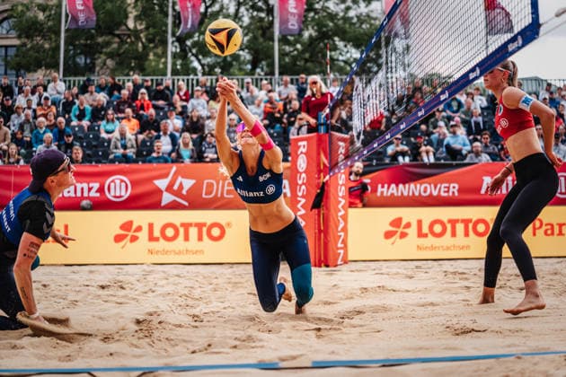 Beachvolleyball Frauen Allianz German Beach Club Finals Die Finals 2026 Hannover Olympischer Club BW vs. Beachclub Kiel 24.07.2026 Nele Barber springt zum Ball Hannover Opernplatz Niedersachsen Deutschland *** Women s Beach Volleyball Allianz German Beach Club Finals The 2026 Finals Hanover Olympischer Sport Club BW vs. Beachclub Kiel July 24, 2026 Nele Barber jumps for the ball Hanover Opernplatz Lower Saxony, Germany