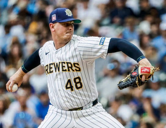 Milwaukee Brewers relief pitcher Craig Yoho throws in the eighth inning of the MLB, Baseball Herren, USA game between the Colorado Rockies and the Milwaukee Brewers at American Family Field in Milwaukee, Wisconsin on Friday July 24, 2026.  MIL20260724827 TANNENxMAURY