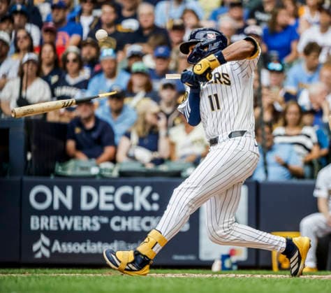 Milwaukee Brewers left fielder Jackson Chourio shatters his bat as he hits a foul ball in the eighth inning of the MLB, Baseball Herren, USA game between the Colorado Rockies and the Milwaukee Brewers at American Family Field in Milwaukee, Wisconsin on Friday July 24, 2026.  MIL20260724829 TANNENxMAURY