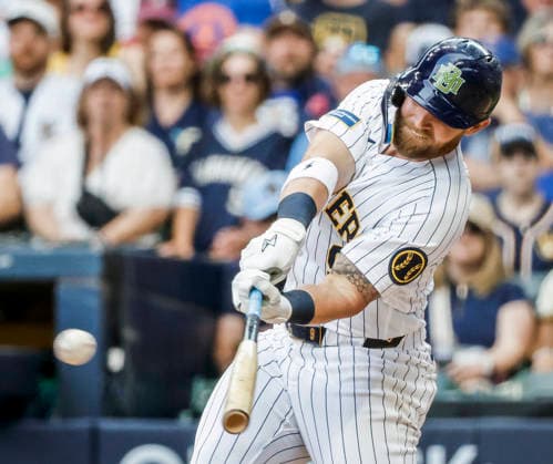 Milwaukee Brewers first baseman Jake Bauers hits a single in the ninth inning of the MLB, Baseball Herren, USA game between the Colorado Rockies and the Milwaukee Brewers at American Family Field in Milwaukee, Wisconsin on Friday July 24, 2026. The Rockies defeated the Brewers 5-2.  MIL20260724834 TANNENxMAURY