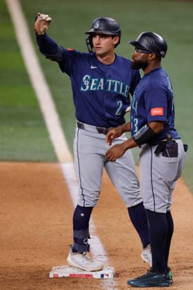 July 24, 2026, Arlington, Texas, USA: Seattle Mariners second baseman COLE YOUNG (2) reaches on a single in the sixth inning during a baseball game, Friday, July 24, 2026, in Arlington, Texas. Arlington USA - ZUMAa325 20260724_zsa_a325_006 Copyright: xDavidxBalleringxIix