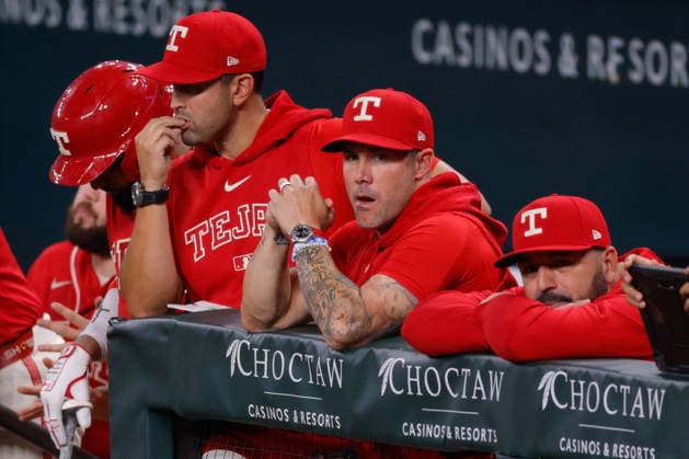 July 24, 2026, Arlington, Texas, USA: Texas Rangers manager SKIP SCHUMAKER (55) looks on in the fifth inning during a baseball game, Friday, July 24, 2026, in Arlington, Texas. Arlington USA - ZUMAa325 20260724_zsa_a325_033 Copyright: xDavidxBalleringxIix