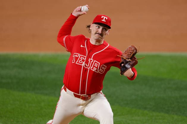 July 24, 2026, Arlington, Texas, USA: Texas Rangers pitcher PEYTON GRAY (75) pitches In a baseball game, Friday, July 24, 2026, in Arlington, Texas. Arlington USA - ZUMAa325 20260724_zsa_a325_038 Copyright: xDavidxBalleringxIix