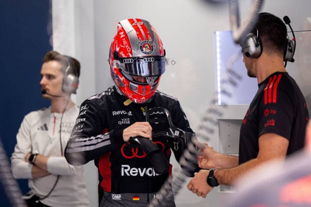 Nico Hülkenberg ( Audi Revolut F1 Team, Deutschland, 27 ) in der Garage Box mit Helm, HUN, Formel 1 Weltmeisterschaft, Grand Prix von Ungarn, Hungaroring Budapest, Freies Training, Saison 2026, 24.07.2026 HUN, Formel 1 Weltmeisterschaft, Grand Prix von Ungarn, Hungaroring Budapest, Freies Training, Saison 2026, 24.07.2026 Budapest *** Nico Hülkenberg, Audi Revolut F1 Team, Germany, age 27, in the garage wearing a helmet, HUN, Formula 1 World Championship, Hungarian Grand Prix, Hungaroring, Budapest, Free Practice, 2026 season, July 24, 2026 HUN, Formula 1 World Championship, Hungarian Grand Prix, Hungaroring, Budapest, Free Practice, 2026 Season, July 24, 2026 Budapest Copyright: xEibner-Pressefoto Memmlerx EP_MMR