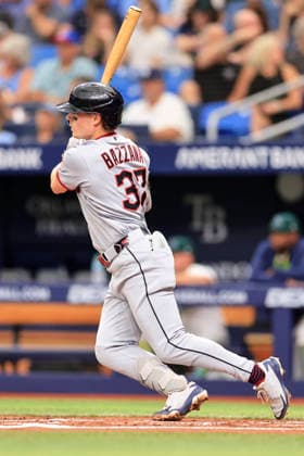 July 24, 2026, St. Petersburg, Florida, USA: Cleveland Guardians second baseman Travis Bazzana (37) grounds out to Tampa Bay Rays first baseman Jonathan Aranda (8) during an MLB, Baseball Herren, USA game on July 24, 2026 at Tropicana Field. The Rays beat the Guardians 11-3. St. Petersburg USA - ZUMAh180 20260724_zsp_h180_010 Copyright: xKimxHukarix