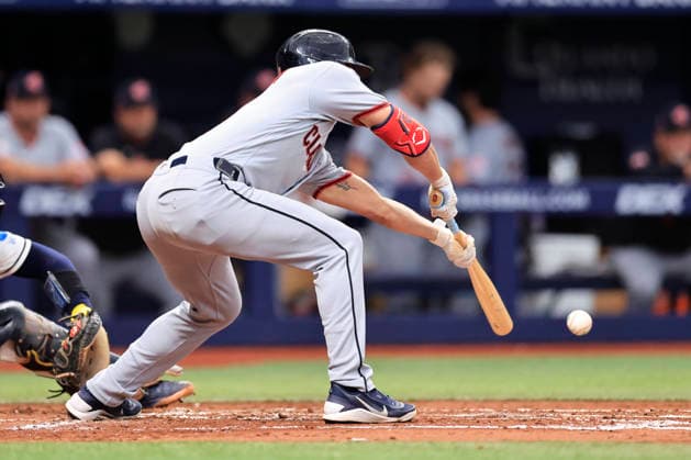 July 24, 2026, St. Petersburg, Florida, USA: Cleveland Guardians center fielder Petey Halpin (0) bunts at Tampa Bay Rays starting pitcher Shane McClanahan (18) during an MLB, Baseball Herren, USA game on July 24, 2026 at Tropicana Field. The Rays beat the Guardians 11-3. St. Petersburg USA - ZUMAh180 20260724_zsp_h180_035 Copyright: xKimxHukarix