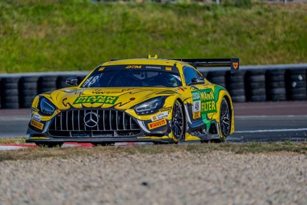 Jules Gounon steuert den Mercedes-AMG GT3 48 von Mercedes-AMG Team Winward durch die Motorsport Arena Oschersleben. Das Fahrzeug in der gelb-grünen Mann-Filter-Lackierung nimmt eine Kurve auf dem Asphalt der DTM-Strecke. Mercedes-AMG GT3 48 von Jules Gounon (Winward Racing) in Oschersleben *** Jules Gounon drives the Mercedes-AMG GT3 48 from Mercedes-AMG Team Winward through the Motorsport Arena Oschersleben. The car, sporting the yellow-and-green Mann Filter livery, takes a turn on the asphalt of the DTM track. Mercedes-AMG GT3 48 driven by Jules Gounon for Winward Racing in Oschersleben Copyright: xMichaelxSchäferx