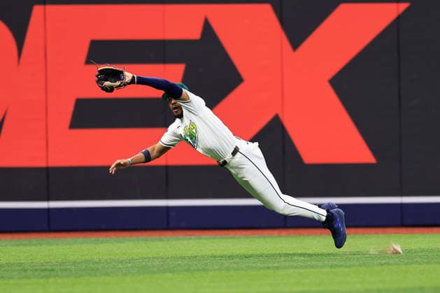 July 24, 2026, St. Petersburg, Florida, USA: Tampa Bay Rays left fielder Chandler Simpson (14) catches a fly ball off the bat of Cleveland Guardians first baseman Rhys Hoskins (8) during an MLB, Baseball Herren, USA game on July 24, 2026 at Tropicana Field. The Rays beat the Guardians 11-3. St. Petersburg USA - ZUMAh180 20260724_zsp_h180_038 Copyright: xKimxHukarix
