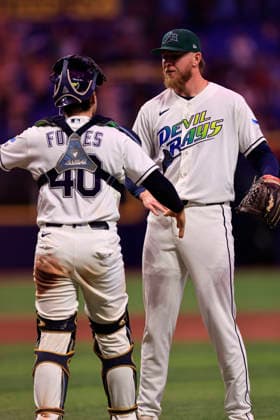 July 24, 2026, St. Petersburg, Florida, USA: Tampa Bay Rays catcher Nick Fortes (40) congratulates pitcher Chris Roycroft (56) on the win and his debut as a Ray after an MLB, Baseball Herren, USA game against the Cleveland Guardians on July 24, 2026 at Tropicana Field. The Rays beat the Guardians 11-3. St. Petersburg USA - ZUMAh180 20260724_zsp_h180_041 Copyright: xKimxHukarix