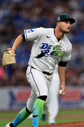 July 24, 2026, St. Petersburg, Florida, USA: Tampa Bay Rays starting pitcher Shane McClanahan (18) fields a bunt off the bat of Cleveland Guardians center fielder Petey Halpin (0) and tosses to first baseman Jonathan Aranda (8) for the out during an MLB, Baseball Herren, USA game on July 24, 2026 at Tropicana Field. The Rays beat the Guardians 11-3. St. Petersburg USA - ZUMAh180 20260724_zsp_h180_044 Copyright: xKimxHukarix