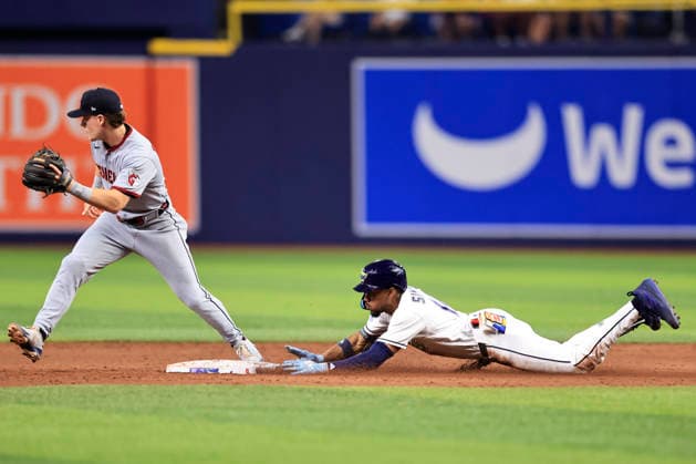 July 24, 2026, St. Petersburg, Florida, USA: Tampa Bay Rays left fielder Chandler Simpson (14) doubles to left field during an MLB, Baseball Herren, USA game against the Cleveland Guardians on July 24, 2026 at Tropicana Field. The Rays beat the Guardians 11-3. St. Petersburg USA - ZUMAh180 20260724_zsp_h180_070 Copyright: xKimxHukarix