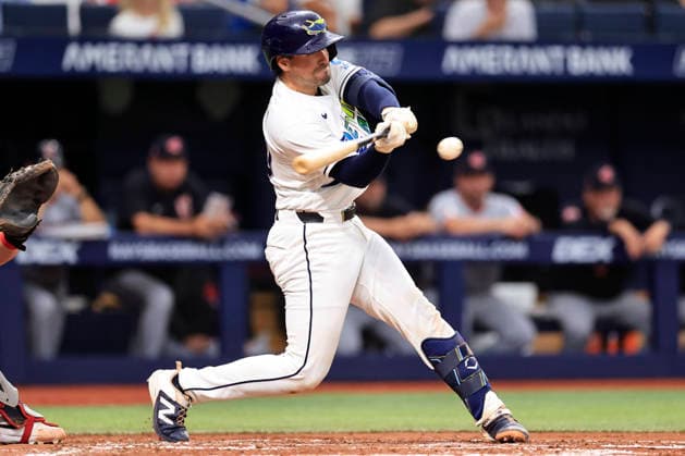 July 24, 2026, St. Petersburg, Florida, USA: Tampa Bay Rays catcher Nick Fortes (40) singles to center field during an MLB, Baseball Herren, USA game against the Cleveland Guardians on July 24, 2026 at Tropicana Field. The Rays beat the Guardians 11-3. St. Petersburg USA - ZUMAh180 20260724_zsp_h180_077 Copyright: xKimxHukarix