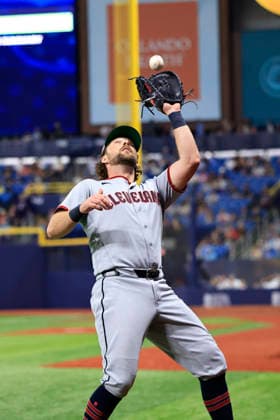July 24, 2026, St. Petersburg, Florida, USA: Cleveland Guardians first baseman Rhys Hoskins (8) catches a pop up off the bat of Tampa Bay Rays third baseman Junior Caminero (13) during an MLB, Baseball Herren, USA game on July 24, 2026 at Tropicana Field. The Rays beat the Guardians 11-3. St. Petersburg USA - ZUMAh180 20260724_zsp_h180_083 Copyright: xKimxHukarix