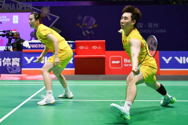 CHANGZHOU, CHINA - JULY 25: Guo Xinwa and Chen Fanghui of China compete in the Mixed Doubles Semifinal match against Dechapol Puavaranukroh and Supissara Paewsampran of Thailand on day 5 of the China Open 2026 at Changzhou Olympic Sports Center Gymnasium on July 25, 2026 in Changzhou, Jiangsu Province of China.  Copyright: xVCGx 111656308375